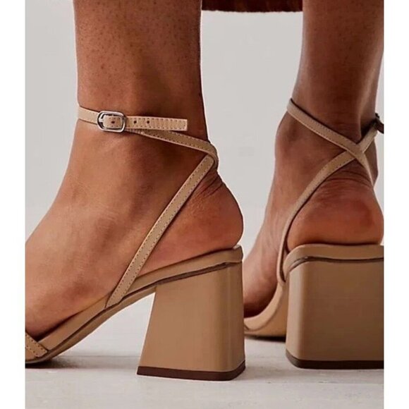 Free People Sz 39.5 Shoes Niki Wrap Strappy Block Heels Square Toe Beige Dune - Picture 2 of 12